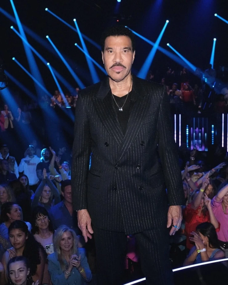 Lionel Richie nhập viện sau khi đổ bệnh trên sân khấu Lionel Richie nhập viện sau khi đổ bệnh trên sân khấu