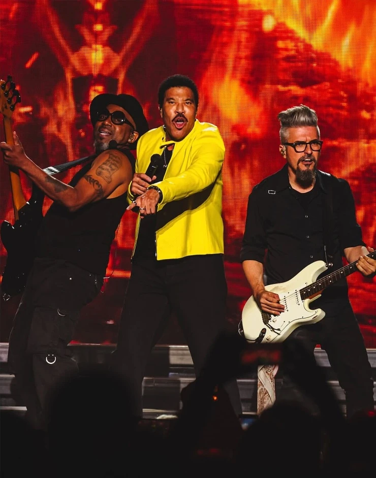 Lionel Richie nhập viện sau khi đổ bệnh trên sân khấu Lionel Richie nhập viện sau khi đổ bệnh trên sân khấu