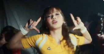 Lisa (BLACKPINK) hát nhạc World Cup 2026
