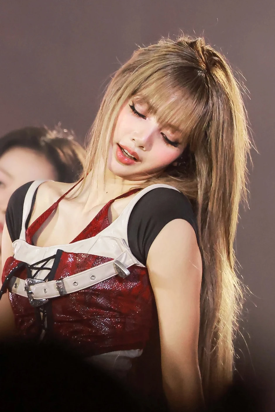 Lisa cứ bốc thế này thì còn lâu mới flop!