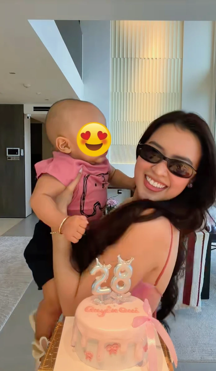 Lộ clip mỹ nhân Việt âm thầm sinh con cho doanh nhân Lộ clip mỹ nhân Việt âm thầm sinh con cho doanh nhân
