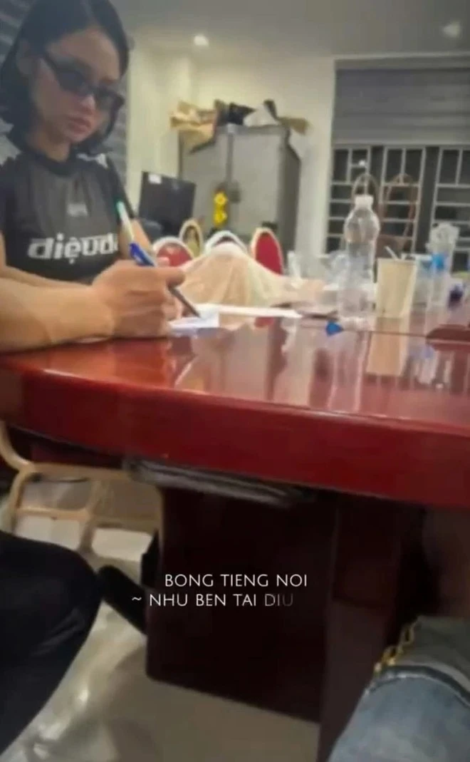 Lộ những hình ảnh của Miu Lê tại đồn thu hút sự chú ý