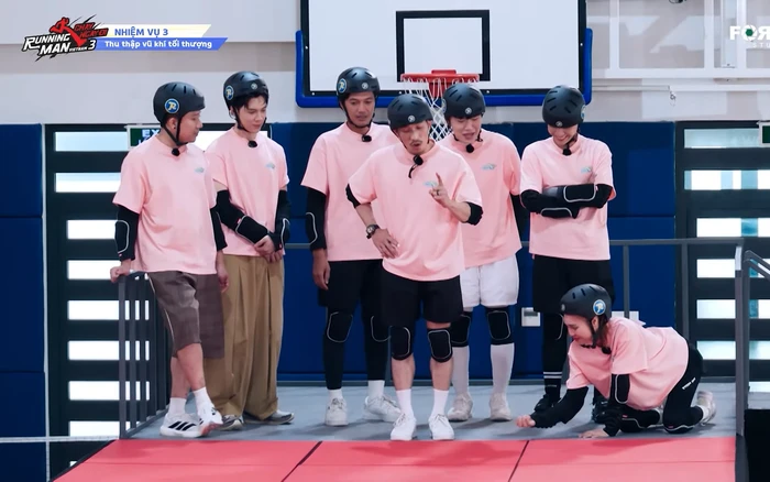 Lộ thành viên đầu tiên của Running Man Việt mùa 4: Là gương mặt cũ nhưng ai cũng mong chờ? Lộ thành viên đầu tiên của Running Man Việt mùa 4: Là gương mặt cũ nhưng ai cũng mong chờ?