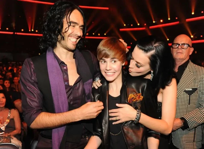 Lộ video Katy Perry sờ mông Justin Bieber thời tuổi teen