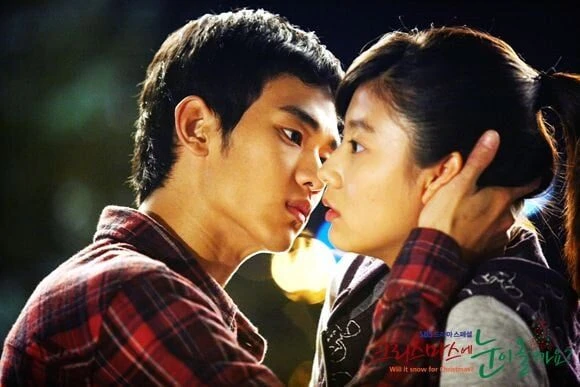 Loạt dấu hiệu đáng ngờ của Kim Soo Hyun với những ngôi sao trẻ tuổi