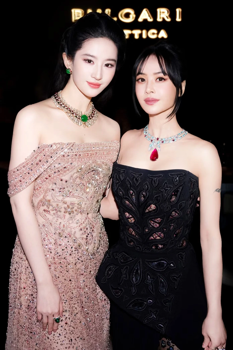 Lưu Diệc Phi cắt Hồ Ngọc Hà khỏi bức ảnh Lưu Diệc Phi cắt Hồ Ngọc Hà khỏi bức ảnh