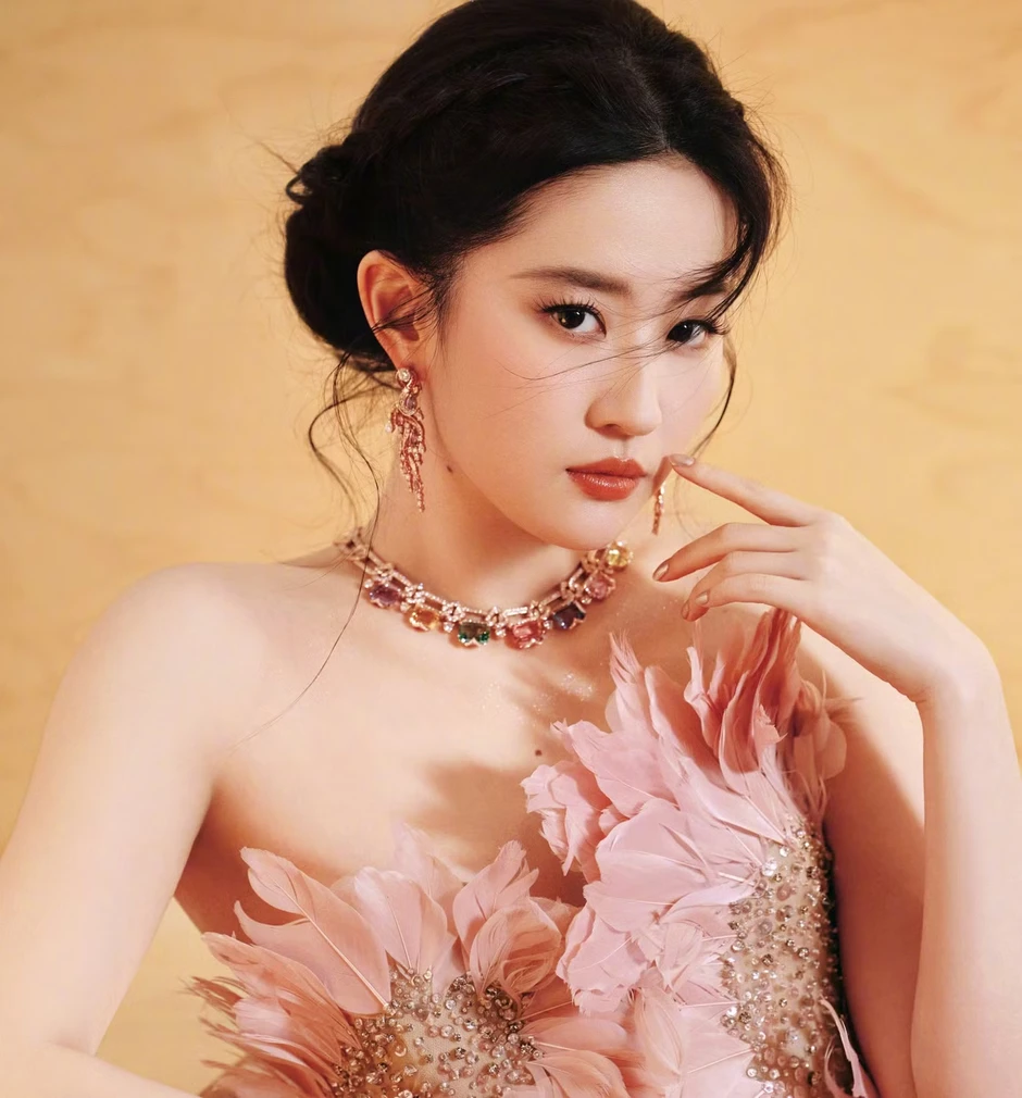 Lưu Diệc Phi hết đường nhận giải thưởng