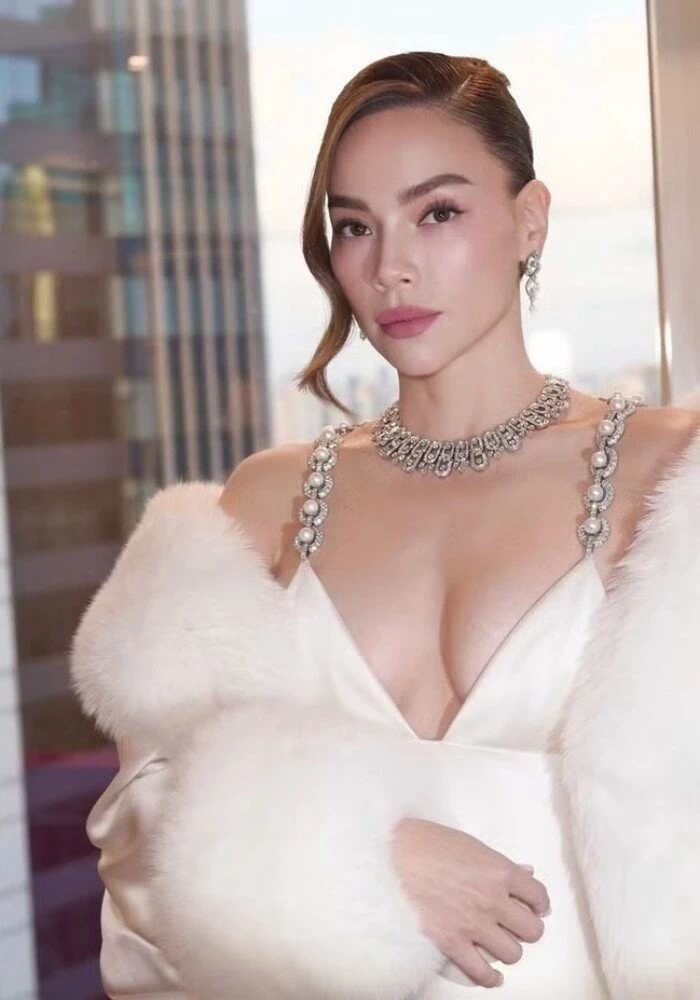 Lý do khiến Lưu Diệc Phi cắt hình Hồ Ngọc Hà khỏi ảnh chụp chung