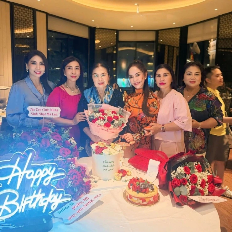 Lý Hùng, Lý Hương mừng sinh nhật mẹ Lý Hùng, Lý Hương mừng sinh nhật mẹ