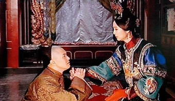 Lý Liên Anh cứ đêm xuống lại chuốc say Từ Hi để làm việc "mờ ám": Cung nữ lén nhìn phát hiện bí mật này