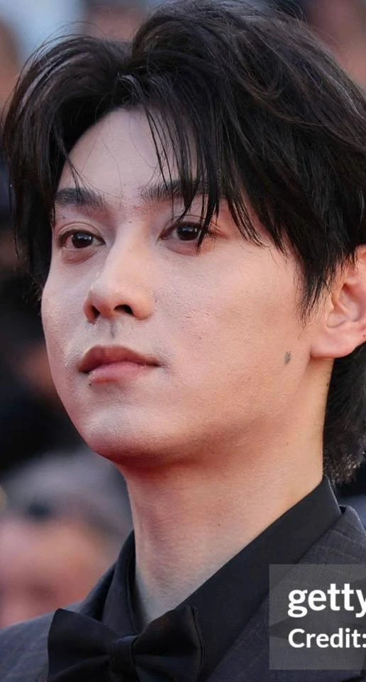 Mỹ nam "khó coi" nhất Cannes 2026 đây rồi: Mặt mũi lờ đờ ánh mắt thất thần trên thảm đỏ, càng nhìn càng nóng mắt
