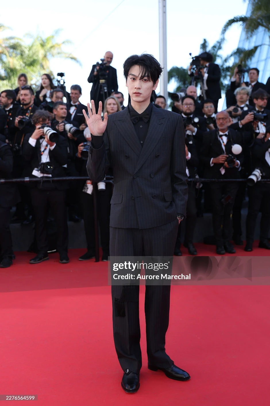 Mỹ nam "khó coi" nhất Cannes 2026 đây rồi: Mặt mũi lờ đờ ánh mắt thất thần trên thảm đỏ, càng nhìn càng nóng mắt