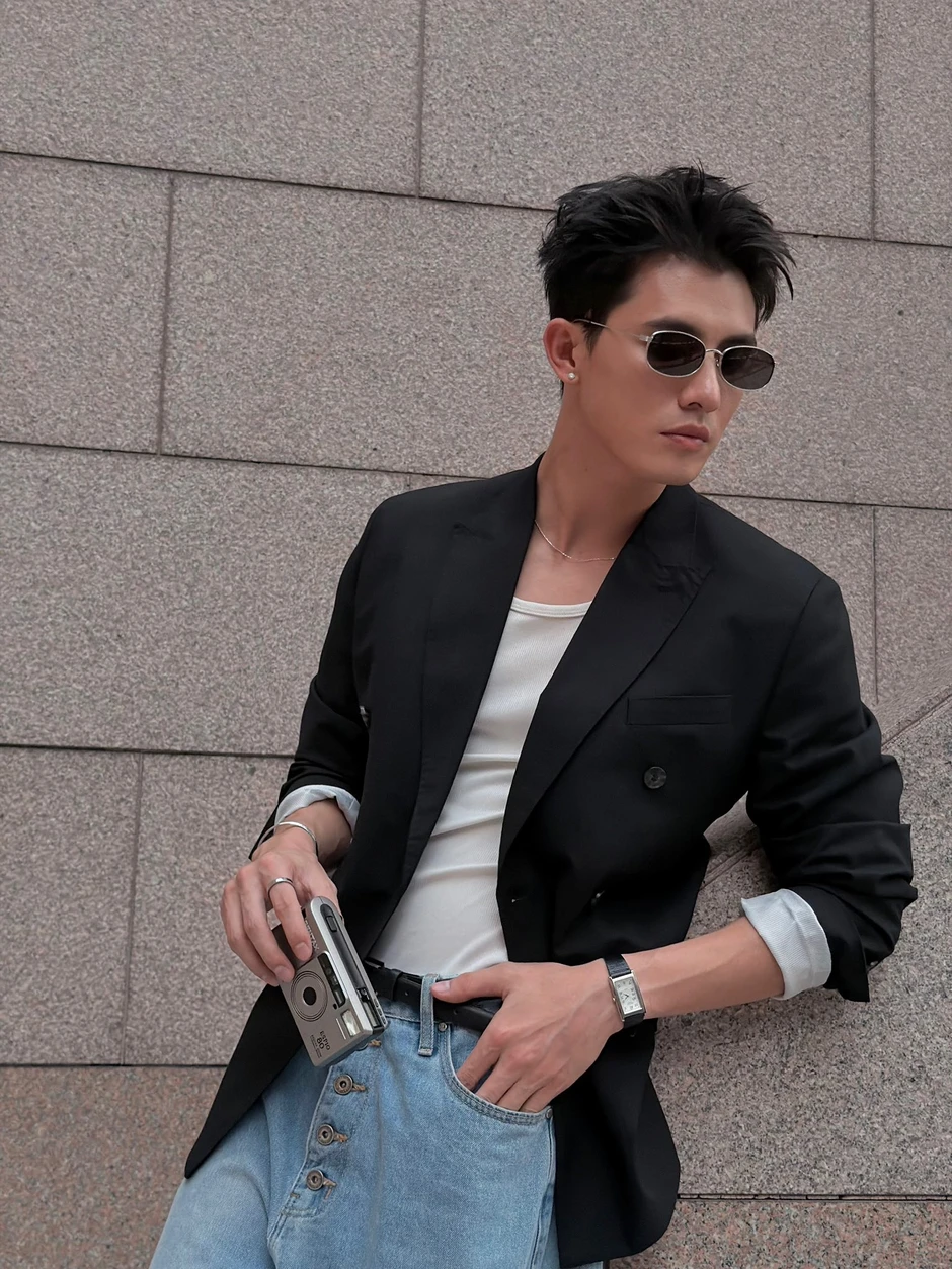 Mỹ nam thế hệ mới đang gây nhiễu loạn màn ảnh Việt: Khí chất không có điểm chê, gương mặt hoàn hảo chuẩn "tỷ lệ vàng"