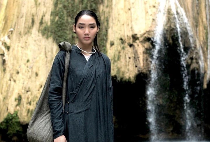Mỹ nhân 18 tuổi đóng liên tiếp 3 phim doanh thu trăm tỷ đồng