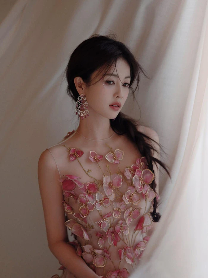 Mỹ nhân có nụ cười vô duyên nhất showbiz không biết xấu hổ à? Mỹ nhân có nụ cười vô duyên nhất showbiz không biết xấu hổ à?