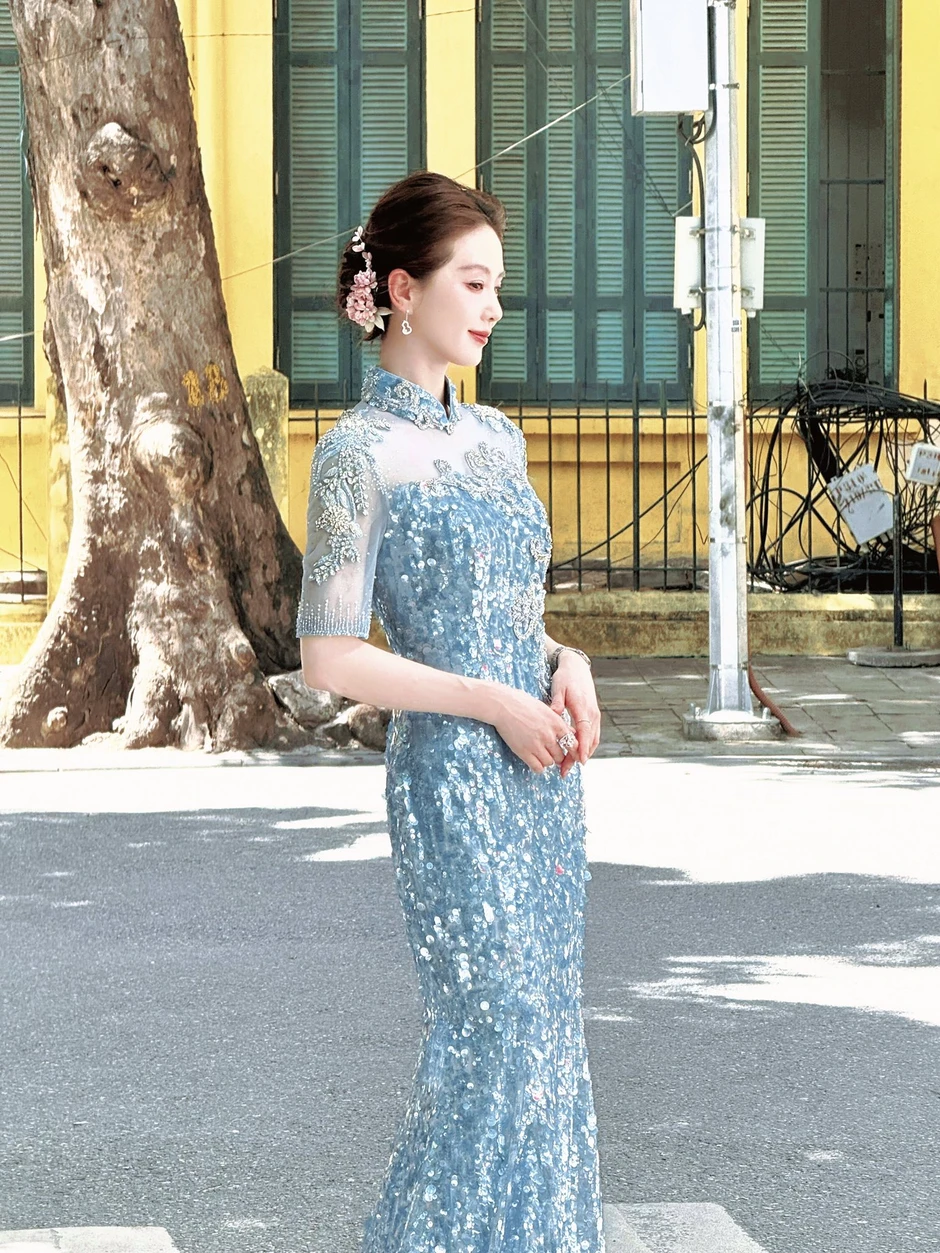 Mỹ nhân đẹp nhất Trung Quốc xuống phố đi bộ Hồ Gươm "đu trend" nàng thơ, xem clip 26 giây mới hiểu thế nào là "tuyệt tác trời ban"