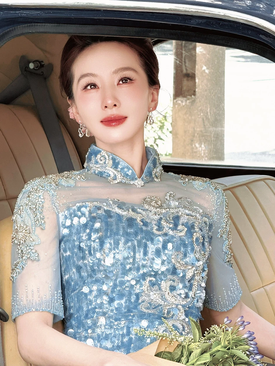 Mỹ nhân đẹp nhất Trung Quốc xuống phố đi bộ Hồ Gươm "đu trend" nàng thơ, xem clip 26 giây mới hiểu thế nào là "tuyệt tác trời ban"