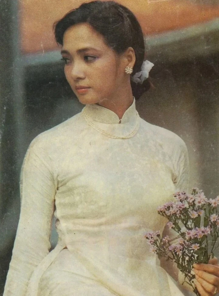 Mỹ nhân Hà thành trẻ nhất được phong NSND, hơn 30 năm hôn nhân chưa mặc váy cưới