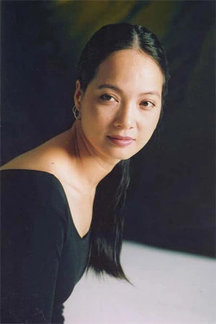Mỹ nhân Hà thành trẻ nhất được phong NSND, hơn 30 năm hôn nhân chưa mặc váy cưới
