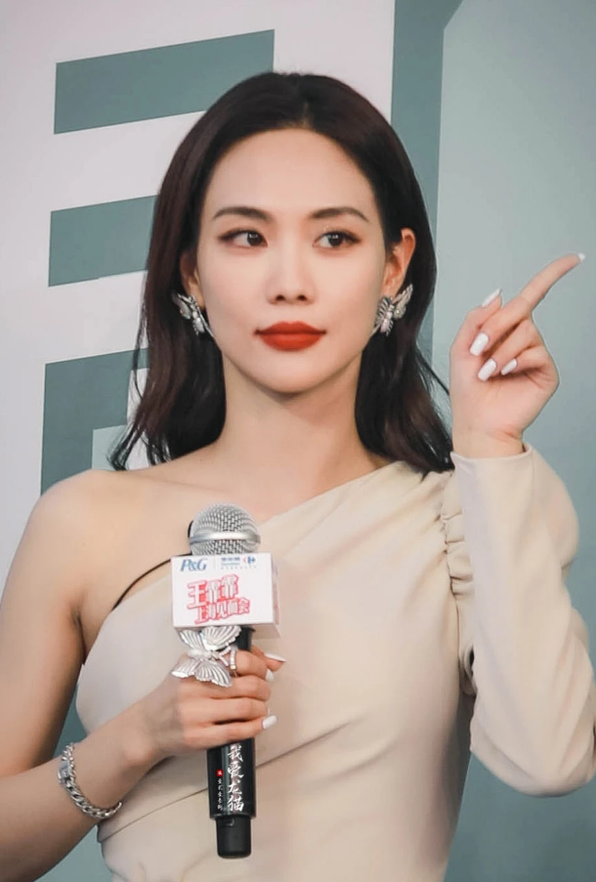 Mỹ nhân khiến Trang Pháp dè chừng tuyệt đối: Chiến thần toàn năng bị Kbiz ngó lơ