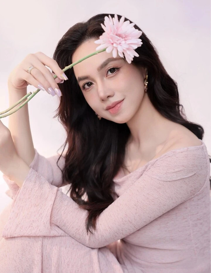 Mỹ nhân màn ảnh từng là thủ khoa Báo chí, Hoa khôi Tây Đô giờ ra sao?