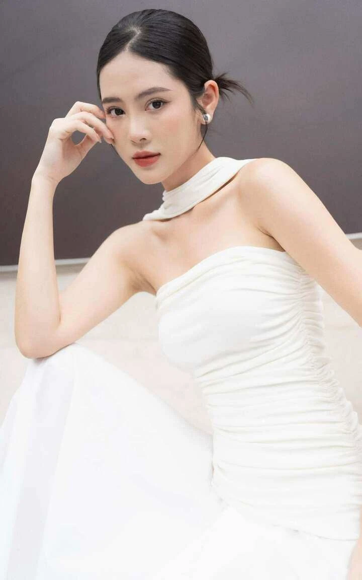 Mỹ nhân phim Lửa trắng hé lộ bí mật sau cảnh tình tứ với ông trùm gây bão