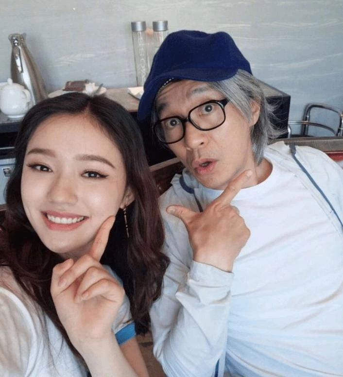 Mỹ nhân phim Tết bị ghét nhất showbiz: Dính series phốt ảnh "nhức mắt", giật bồ và mối quan hệ kỳ lạ với 2 danh hài Mỹ nhân phim Tết bị ghét nhất showbiz: Dính series phốt ảnh "nhức mắt", giật bồ và mối quan hệ kỳ lạ với 2 danh hài