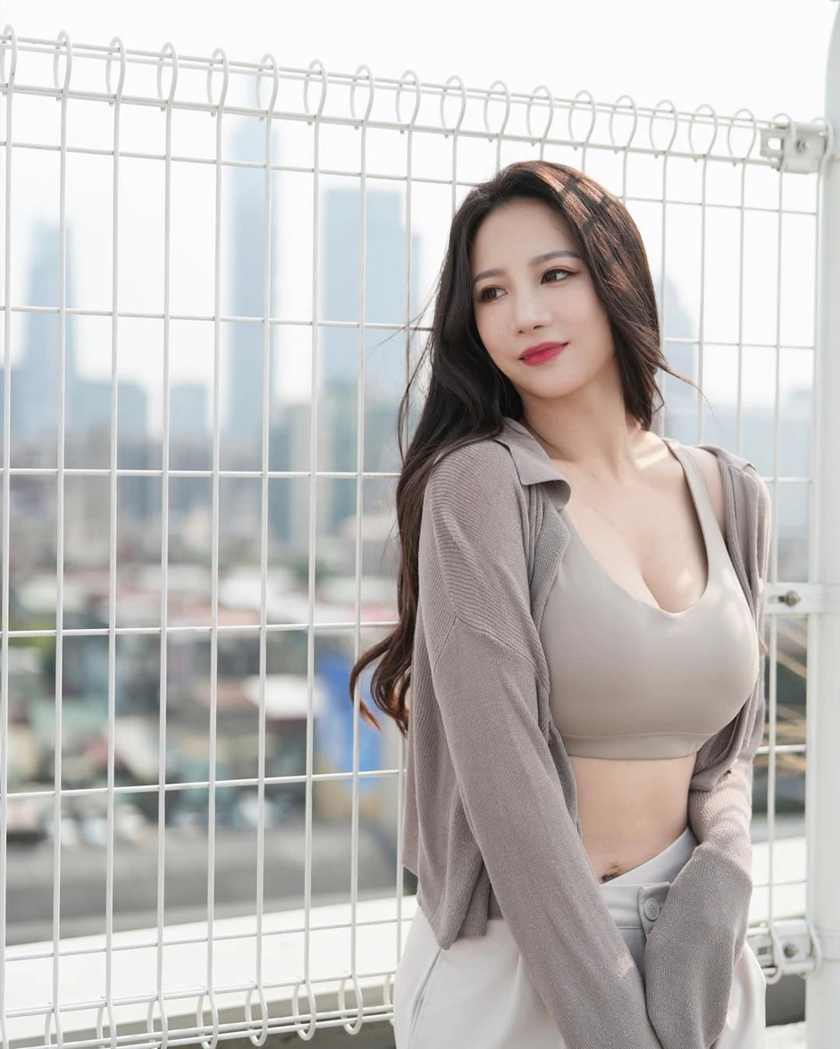 Mỹ nhân showbiz tháo chạy khỏi chồng ca sĩ đi tù 2 năm, bất ngờ đổi đời nhờ bán mặt hàng ai thấy cũng đỏ mặt Mỹ nhân showbiz tháo chạy khỏi chồng ca sĩ đi tù 2 năm, bất ngờ đổi đời nhờ bán mặt hàng ai thấy cũng đỏ mặt