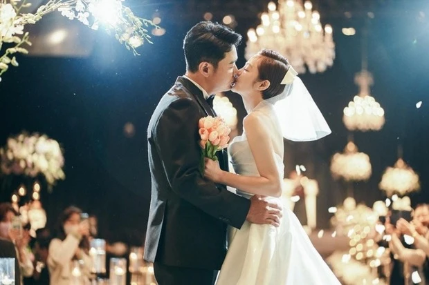 Mỹ nhân Thư Ký Kim bật khóc nấc vì mẹ ruột gặp tai nạn đến chấn động não trong lúc trông cháu