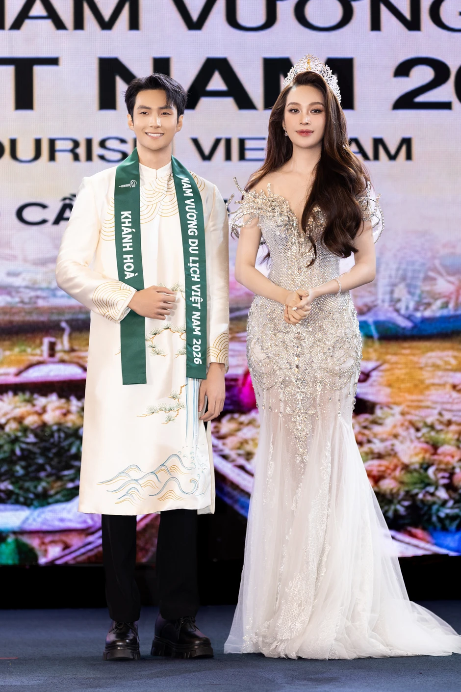 Mỹ nhân Vbiz lên tiếng trước tin đồn sẽ là đại diện Việt Nam tại Miss Universe