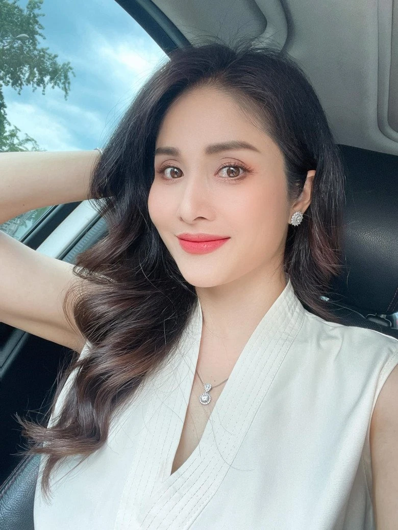 Mỹ nhân Việt ly hôn vì chồng cầu thủ đào hoa, quyết ra đi tay trắng Mỹ nhân Việt ly hôn vì chồng cầu thủ đào hoa, quyết ra đi tay trắng