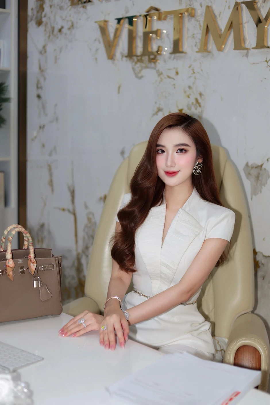 Mỹ nhân Việt vừa công khai có con trai 3 tuổi với bác sĩ thẩm mỹ nổi tiếng Mỹ nhân Việt vừa công khai có con trai 3 tuổi với bác sĩ thẩm mỹ nổi tiếng