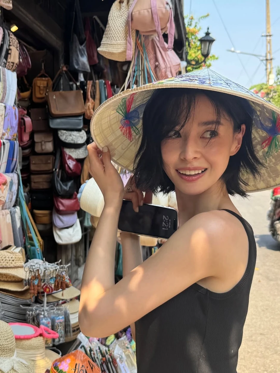 Mỹ nữ Hàn Quốc đổ bộ Hội An Mỹ nữ Hàn Quốc đổ bộ Hội An