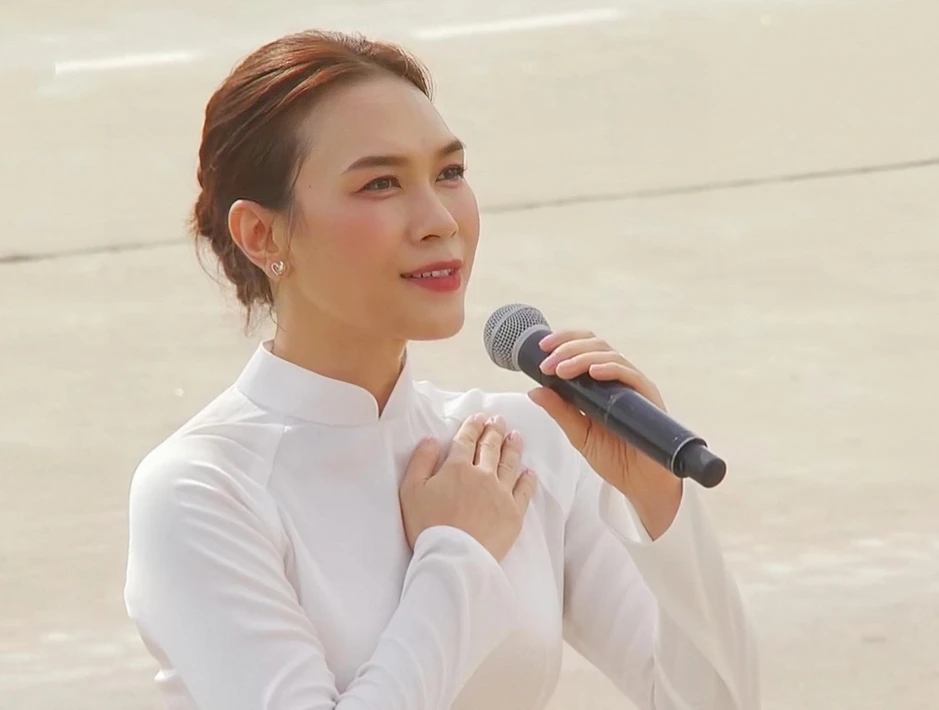 Mỹ Tâm kiếm 5.7 tỷ đồng/ngày: 45 tuổi "lão hoá ngược", làm gì cũng được cả nước ủng hộ