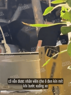 Ma Ran Đô thoải mái lộ diện, Tăng Thanh Hà quyết che ô đen kín bưng tại tiệc đóng máy Hoàng Hậu Cuối Cùng