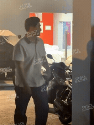 Ma Ran Đô thoải mái lộ diện, Tăng Thanh Hà quyết che ô đen kín bưng tại tiệc đóng máy Hoàng Hậu Cuối Cùng