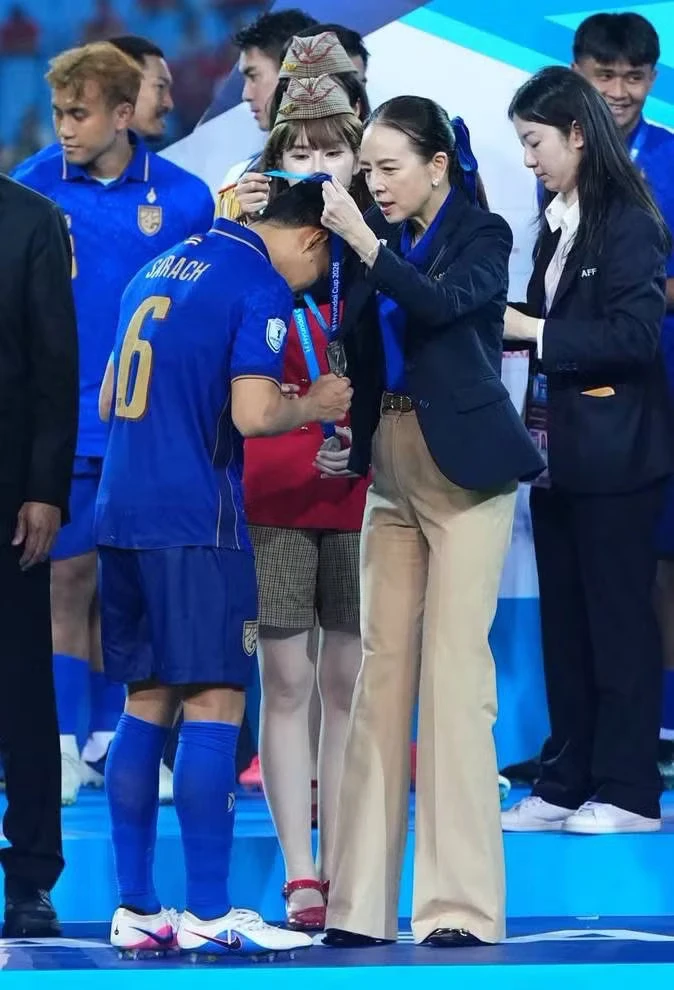 Madam Pang thành tâm điểm