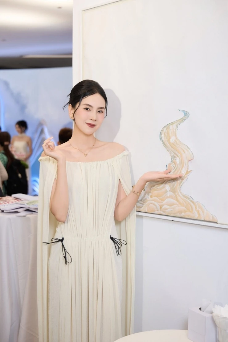 Mai Ngọc kể hành trình từ nữ MC bận rộn thành mẹ bỉm toàn thời gian Mai Ngọc kể hành trình từ nữ MC bận rộn thành mẹ bỉm toàn thời gian