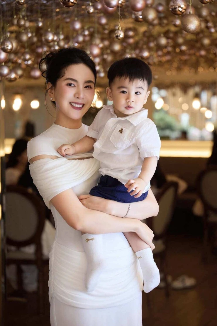 Mai Ngọc: Tôi không có thời gian để buồn khi làm mẹ toàn thời gian