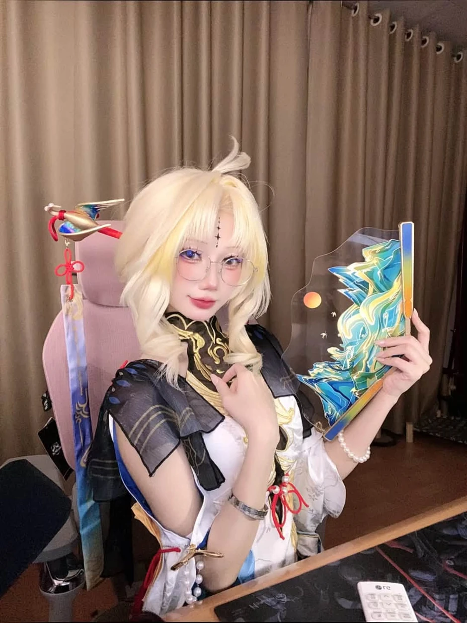 Màn đón Trung Thu ấn tượng nhất làng streamer với cặp “lồng đèn” căng mọng