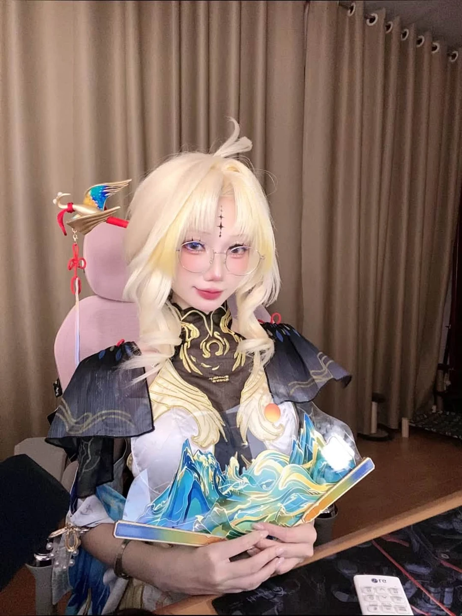 Màn đón Trung Thu ấn tượng nhất làng streamer với cặp “lồng đèn” căng mọng