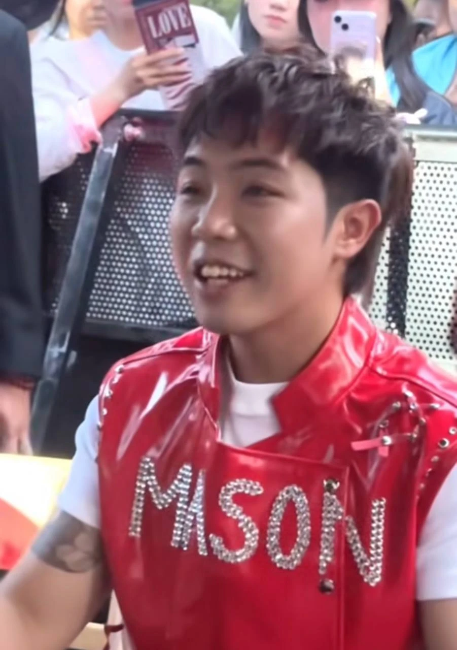 Mason Nguyễn sau ồn ào xuất hiện trong livestream B Ray: Nhãn hàng bị vạ lây, chỉ xuất hiện vài phút ở sự kiện Mason Nguyễn sau ồn ào xuất hiện trong livestream B Ray: Nhãn hàng bị vạ lây, chỉ xuất hiện vài phút ở sự kiện