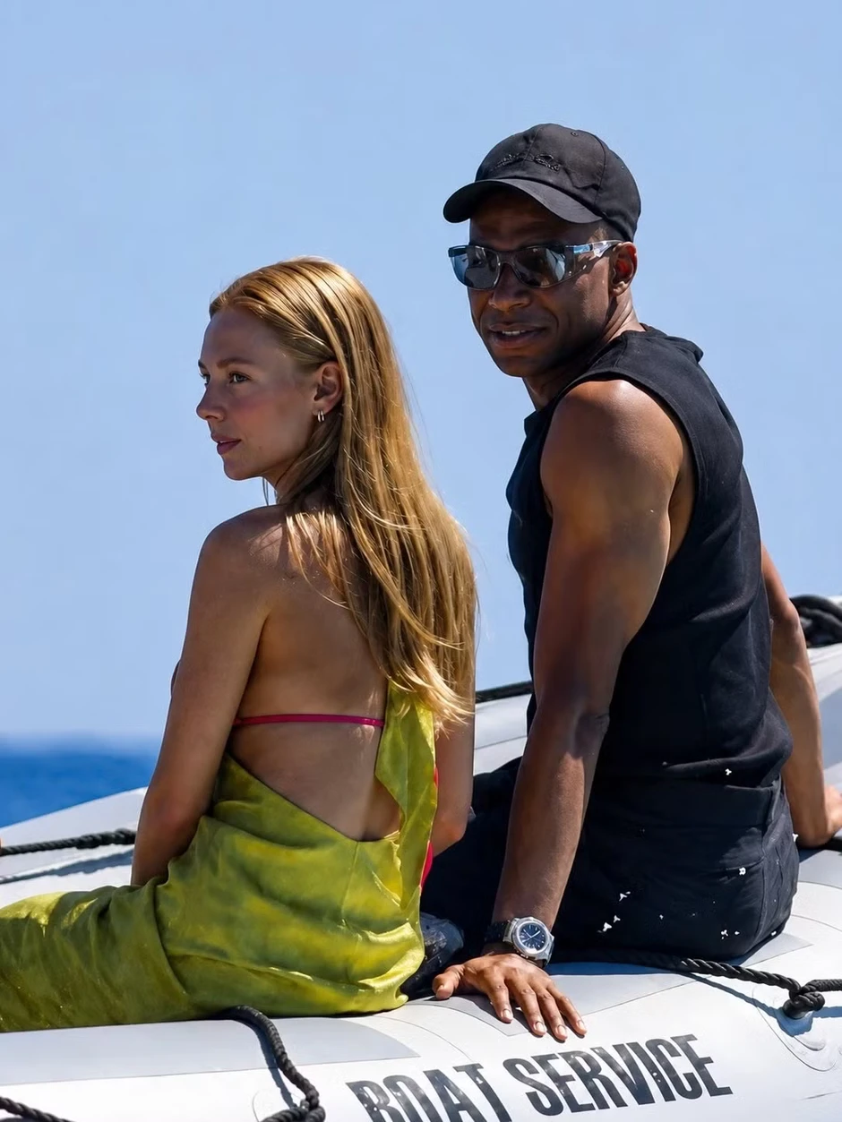 Mbappe công khai bạn gái nổi tiếng
