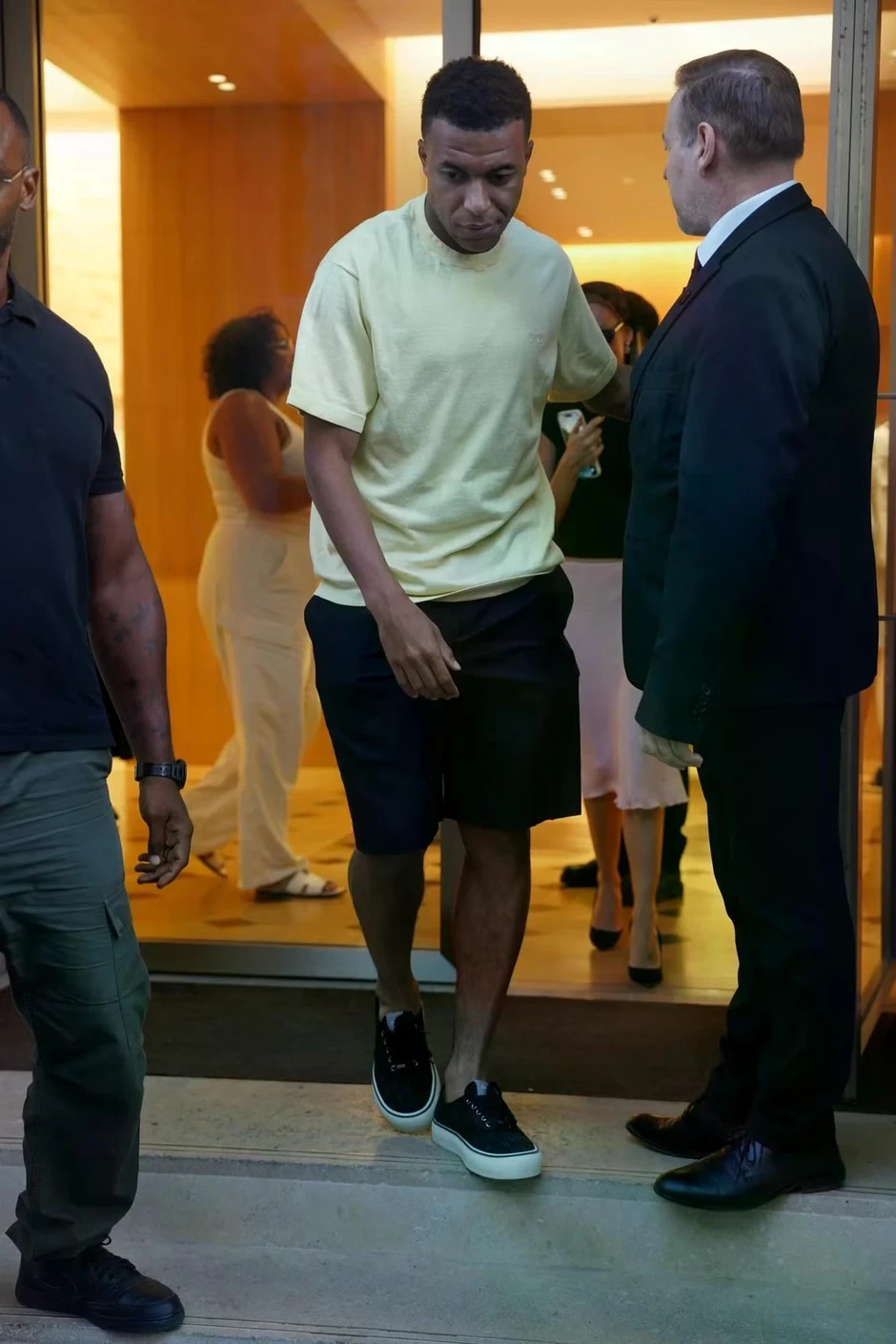 Mbappe công khai bạn gái nổi tiếng