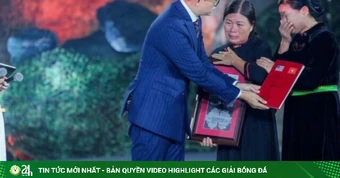 MC Hạnh Phúc, Khánh Vy nghẹn ngào khi dẫn cầu truyền hình Sao sáng dẫn đường