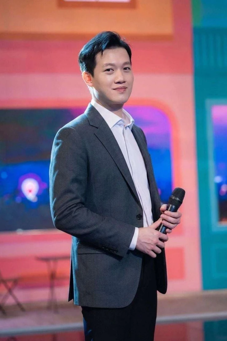 MC Trần Ngọc VTV “bày tỏ thái độ” vụ bé gái 4 tuổi bị chồng hờ của mẹ bạo hành đến tử vong MC Trần Ngọc VTV “bày tỏ thái độ” vụ bé gái 4 tuổi bị chồng hờ của mẹ bạo hành đến tử vong