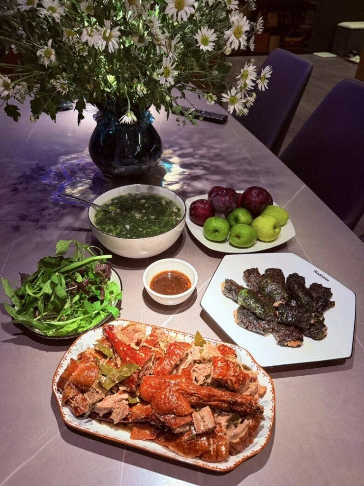 MC từng ẵm 22 triệu đồng khi thi Ai Là Triệu Phú, hiện mang quân hàm Đại úy, khoe loạt mâm cơm gia đình ngon nức nở