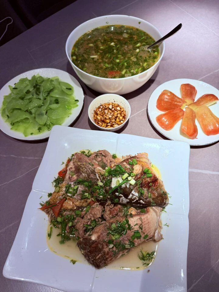 MC từng ẵm 22 triệu đồng khi thi Ai Là Triệu Phú, hiện mang quân hàm Đại úy, khoe loạt mâm cơm gia đình ngon nức nở