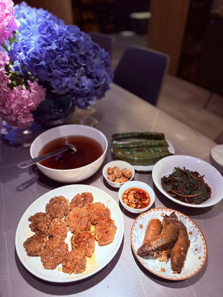 MC từng ẵm 22 triệu đồng khi thi Ai Là Triệu Phú, hiện mang quân hàm Đại úy, khoe loạt mâm cơm gia đình ngon nức nở