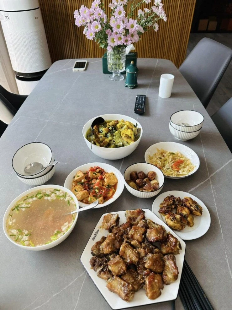 MC từng ẵm 22 triệu đồng khi thi Ai Là Triệu Phú, hiện mang quân hàm Đại úy, khoe loạt mâm cơm gia đình ngon nức nở